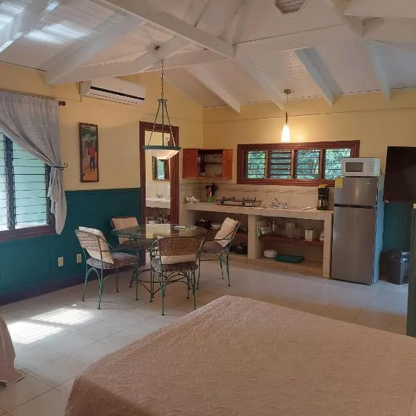 Playa Negra Guesthouse, hotel in Cahuita