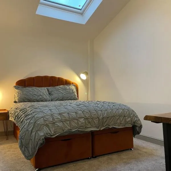 Smithy Bungalow, free private parking included, Buxton, hotel v destinaci Buxton