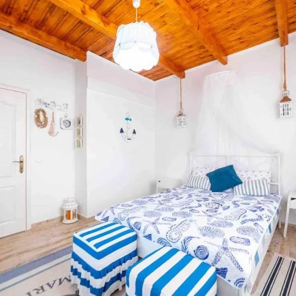 Casa luminoasa cu poveste, hotel em Sulina