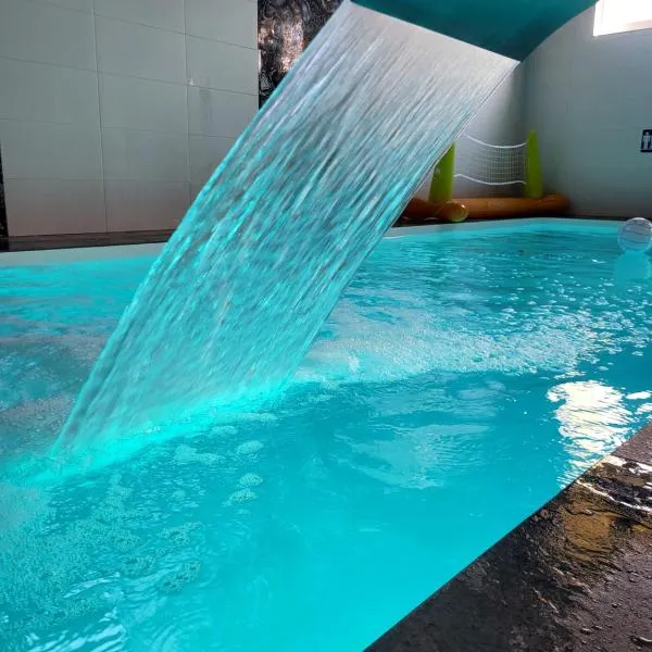 Dom Jastrzębia z basenem i jacuzzi, hotel v destinaci Jastrzębia Góra
