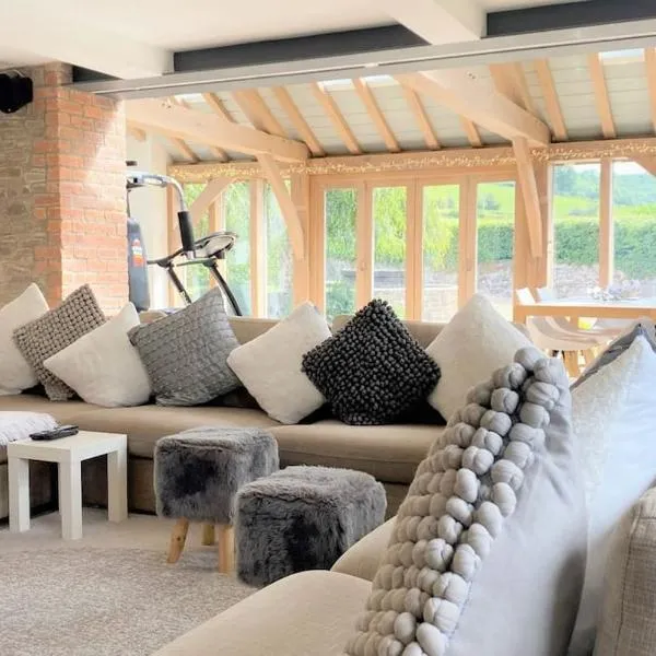 Ty Hobi Bach - at the foot of the Black Mountains, hotel a Brecon