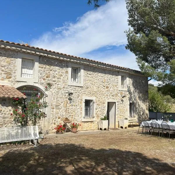 Gîte de 12 personnes au cœur d'un domaine viticole, hotel in Gruissan