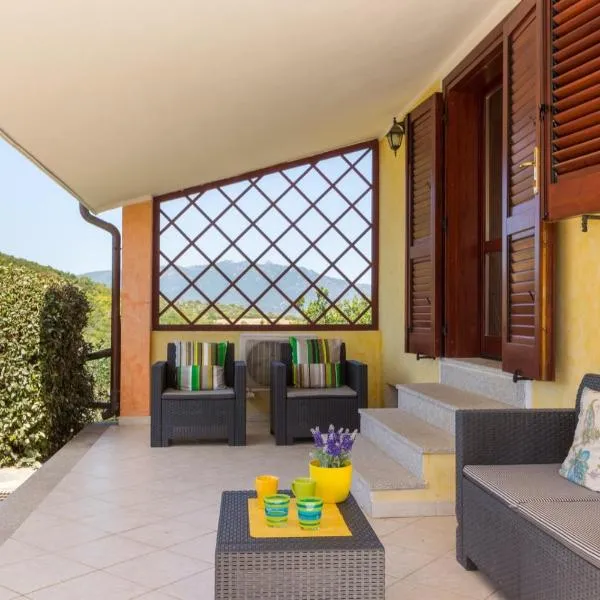 Villa Regina - Doppia villetta vista mare con giardino e BBQ, hotel v destinácii Costa Rei