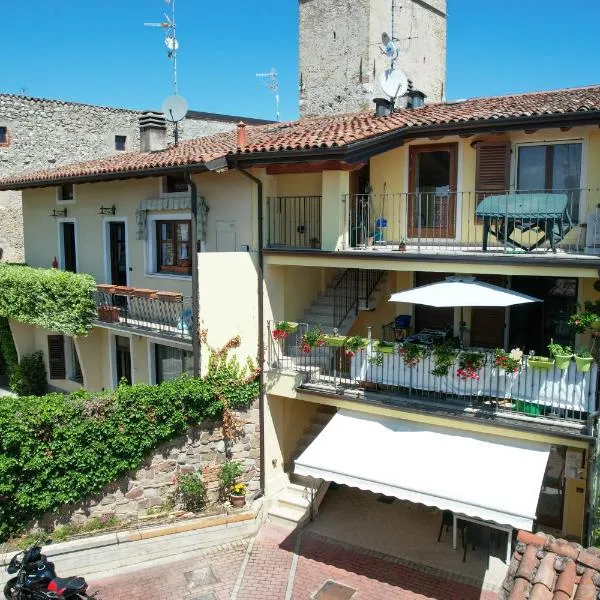 Manerba CENTRO GardaSee e parcheggio, hôtel à Manerba del Garda