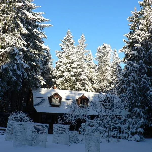 Cedar Song B&B, hotel u gradu 'Parksville'