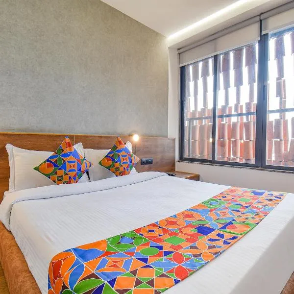 FabHotel Brown Inn，Talegaon Dābhāde的飯店