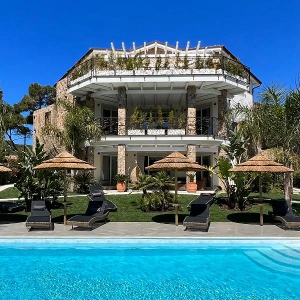 Suite Villa Aquamarina con Jacuzzi Riservata, hotel v destinaci Porto Pino