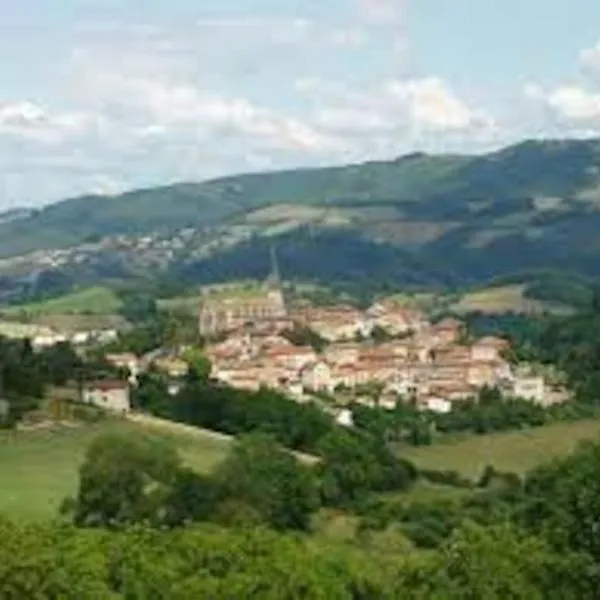 Le sud de St Just d'Avray, hotel in Marnand