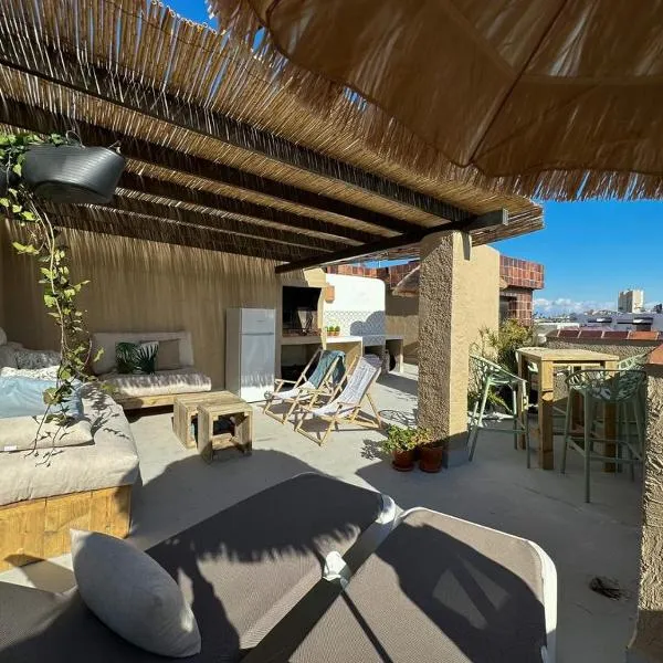 Appartement met privé dakterras 50 meter van zee in Javea!, hotel en Jávea