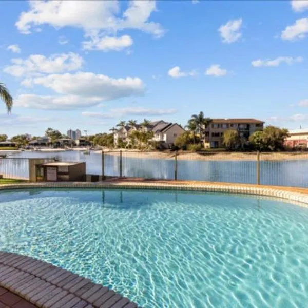 Mooloolaba Waterfront Unit - sleeps 8, hotel in Mooloolaba