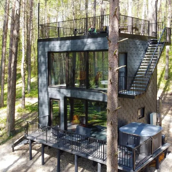 Giedraičiai에 위치한 호텔 Premium Forest Bungalow with HOT TUB