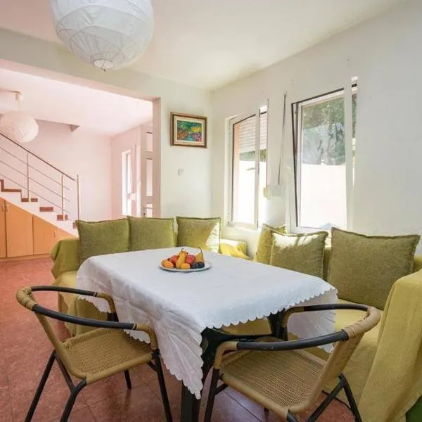 Вилла « Вдохновение» Dream”, hotel in Utjeha