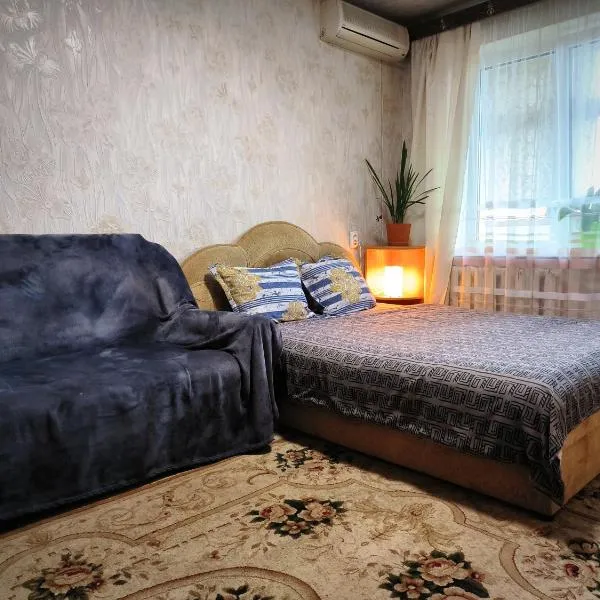 Уютная квартира возле ТЦ Вавилон, Ж/м Солнечный, Малиновского 12, 1-к, hotel en Dnipro