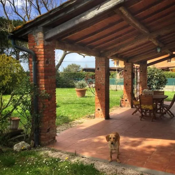 CASA INDIPENDENTE con giardino-min 3 notti, hotel en Castiglione del Lago