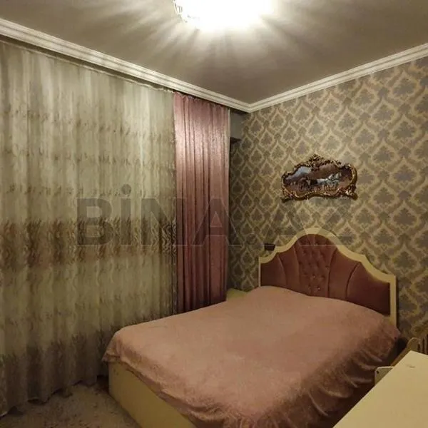 Private cozy room next to metro Garayev โรงแรมในYeni Suraxanı