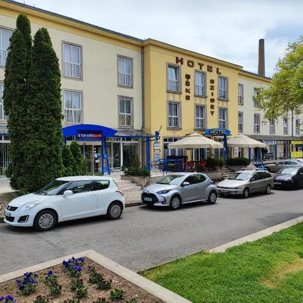 Hotel Béke Sziget Komló – hotel w mieście Komló
