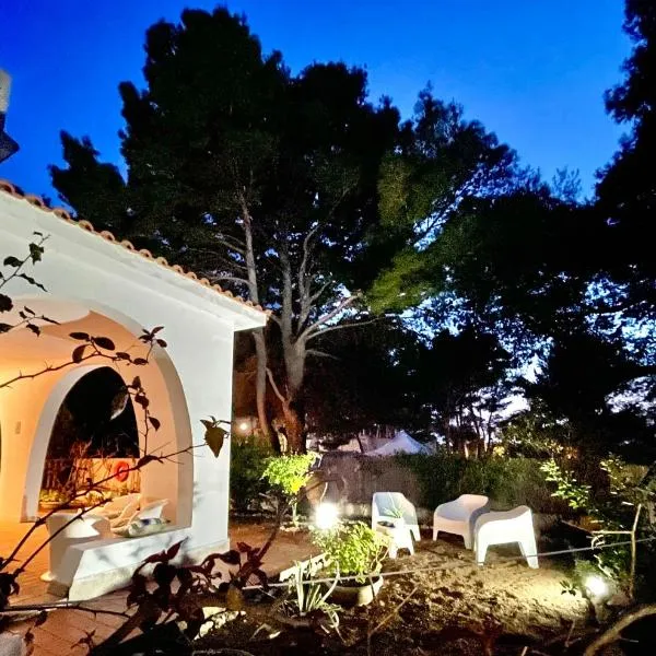 Antonia's Home - casa per le vacanze con giardino e veranda attrezzati, hotel a San Nicola