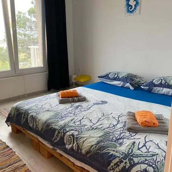 Apartman u iznimnoj blizini mora za miran odmor, Hotel in Košljun