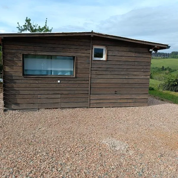 Mobil-home isolé avec jacuzzi - la Cubanière, hotel em Marnand