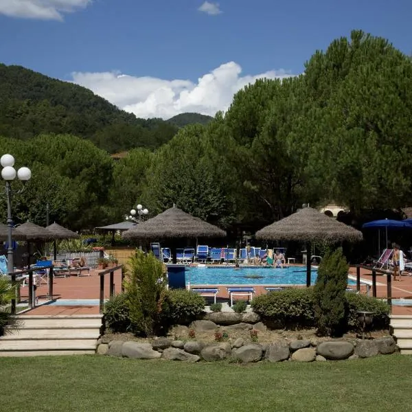 Villaggio Albergo San Lorenzo e Santa Caterina – hotel w mieście Pescia