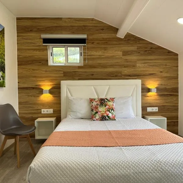Paradise Apartments III, hotel in Santa Cruz das Flores