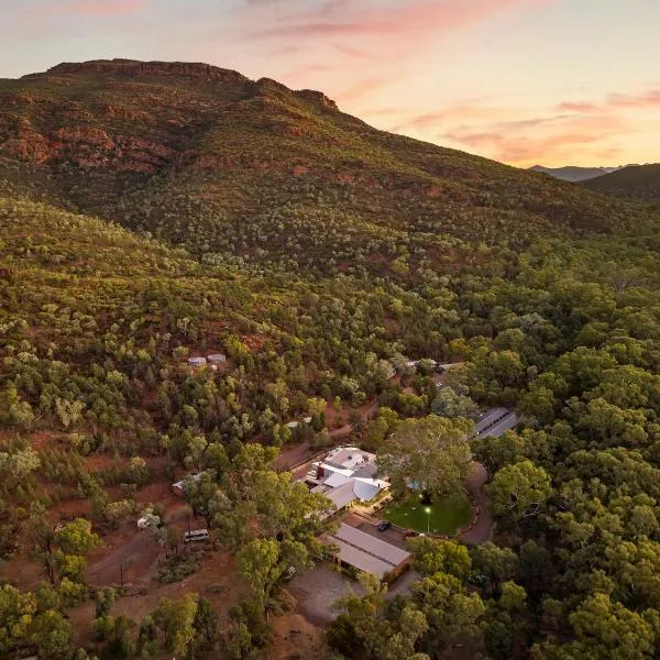 Wilpena Pound Resort: Flinders Ranges şehrinde bir otel