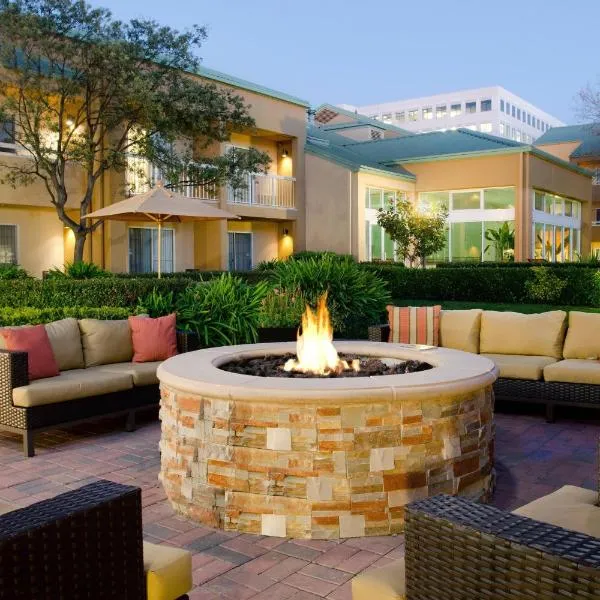 Courtyard by Marriott San Mateo Foster City, hotel di Foster City