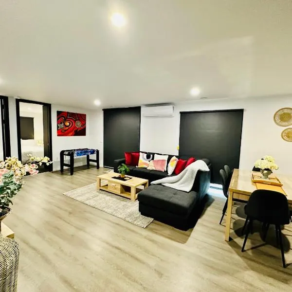 Spacious modern family home, hotel in Pakenham