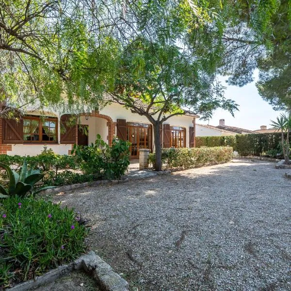 Hauzify I Casa Cardona, hotel in Les tres Cales