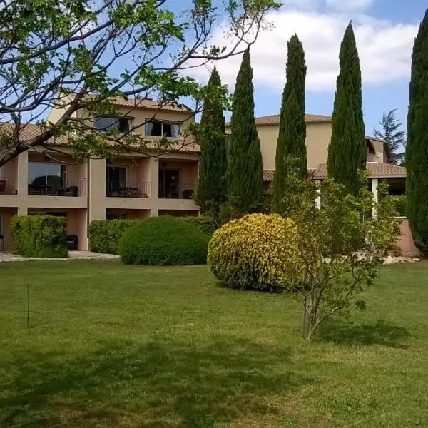 Hotel Bellerive, hotel in Sainte-Cécile-les-Vignes