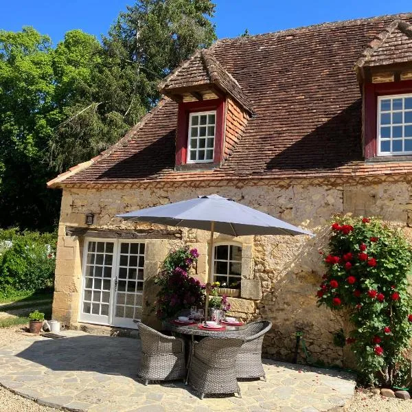 La Tuilerie Grange (Adults only gite) with two en-suite double bedrooms, hotell i Le Bugue
