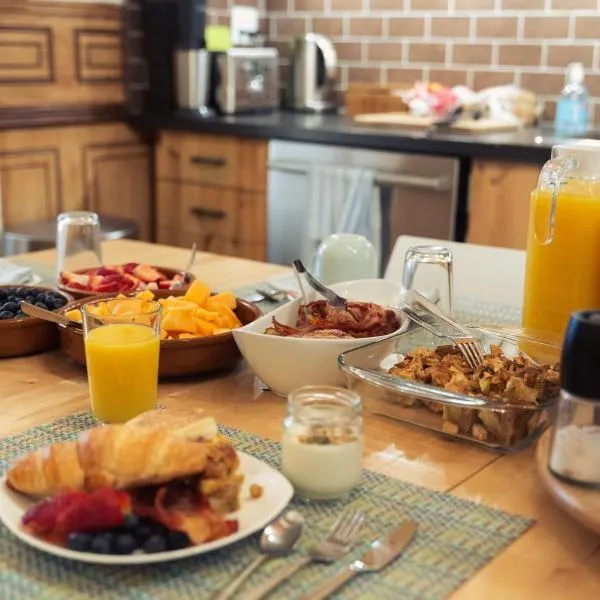 Bed and Breakfast du Village BBV, hotel in Montreal