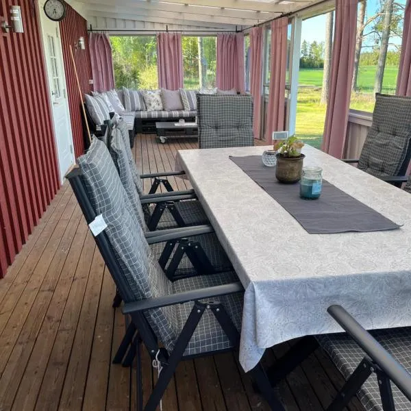 Värmlandsnäs Valdersrud Stenröse, hotel v destinaci Säffle