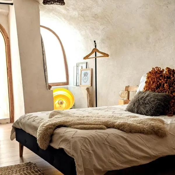 Charmante suite indépendante avec cave à vin, hotel v destinaci Cournonsec