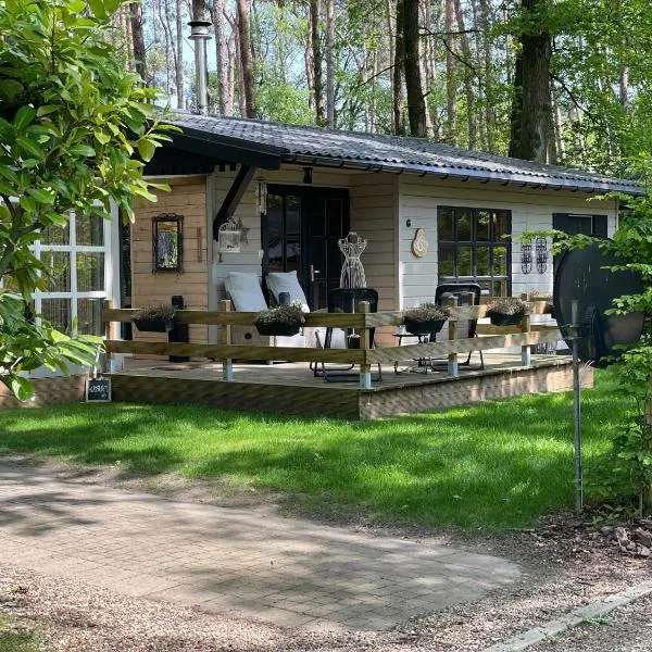 Chalet Sint-Hubertus Deluxe, hotel v destinaci Zutendaal