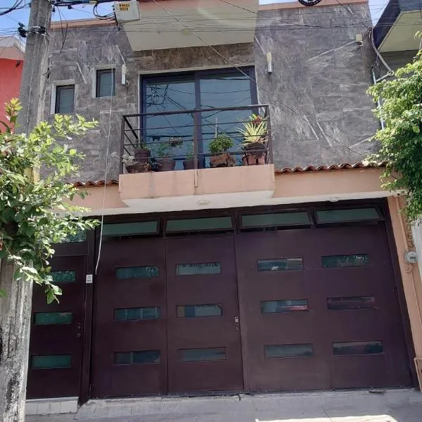 Hacienda Antigua Tlaquepaque 2br 2ba 300mbps int, hotel in Guadalajara