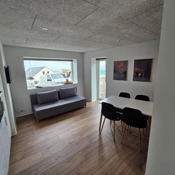 Klingurstjorn apartment - Modern 2 bedroom with stunning skyline views, hotel in Tórshavn