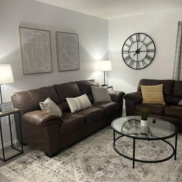 Luxury Modern Condo by the Lake - Breezy Escape, hotel en Branson