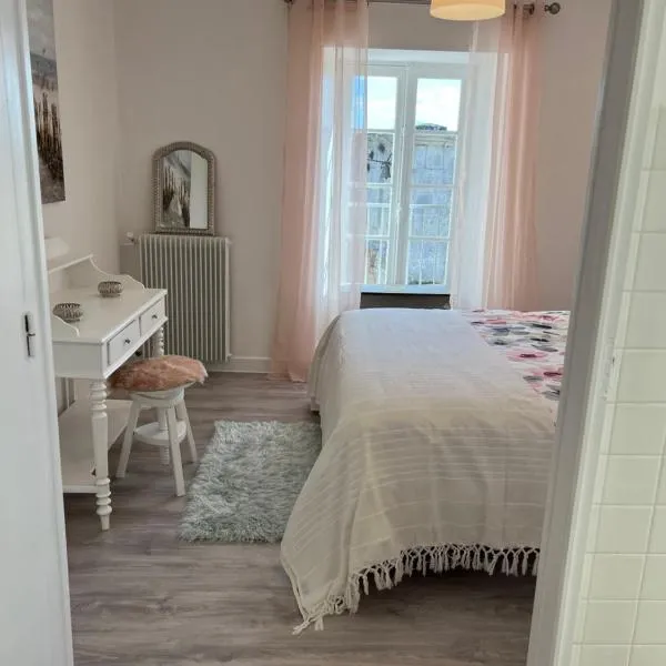 Le Loriot – hotel w mieście Champagne-et-Fontaine