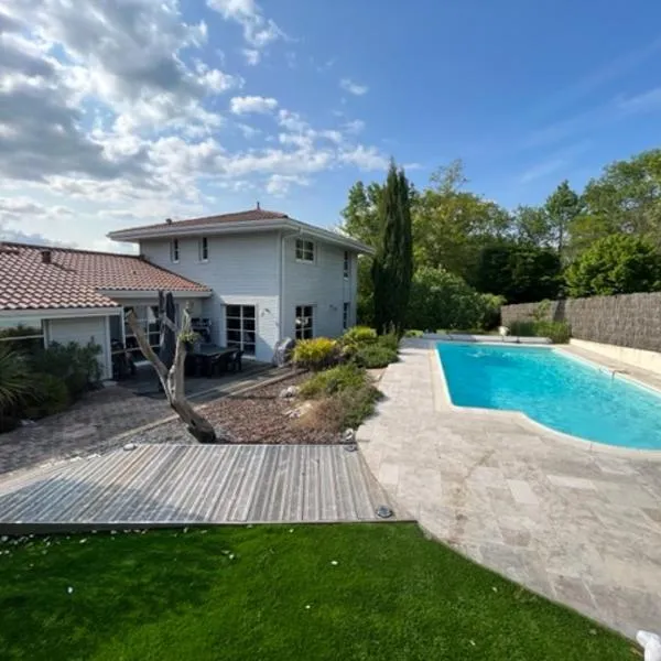 Chambres cosy BEN & NAD proches du Puy DuFou, hotel em Saint-Aubin-des-Ormeaux