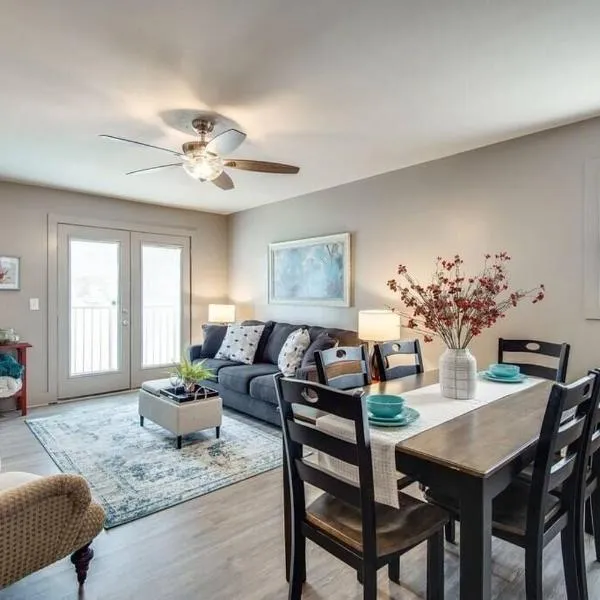 The Lofts of Downtown (540 N 2nd St, #211), hotel a Clarksville
