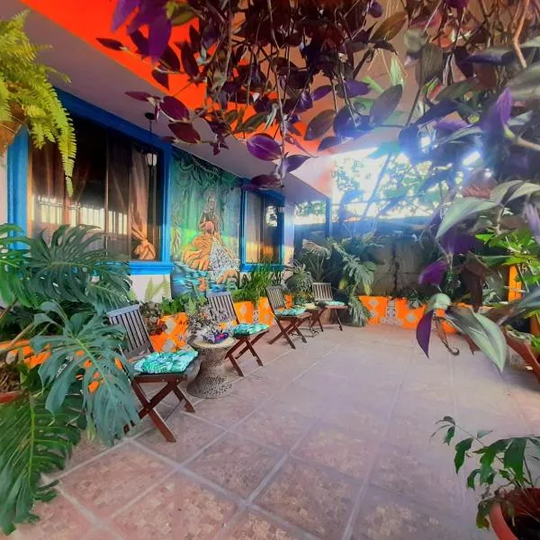 Nirvana Apartament Hostal, hotel v destinaci Alajuela