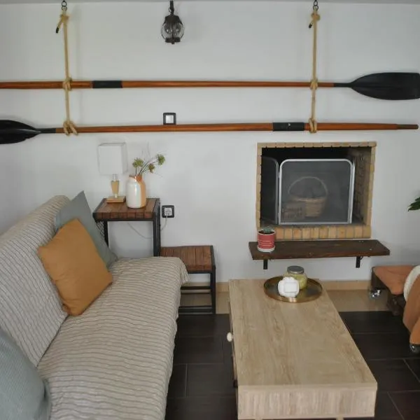 The Hakuna Matata Studio Apartment, hotel v destinaci Paloúkia