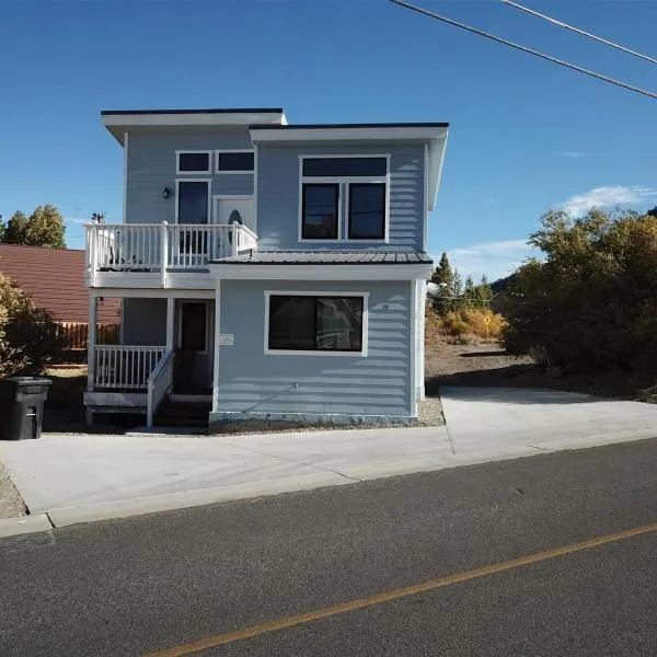 Rr-gull Lake Baby House, hotel in June Lake