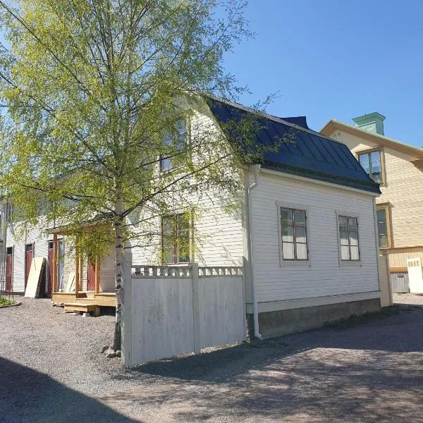 Välrenoverad fin lägenhet i charmigt område, hotell i Söderhamn