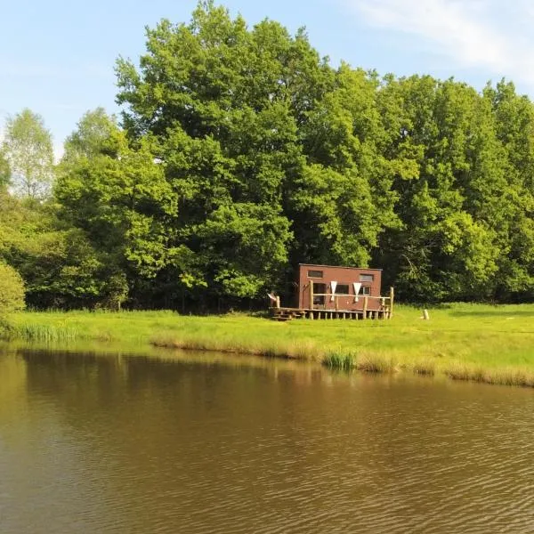 La Tiny House Terra Nostra, hotel em Saint-Bazile