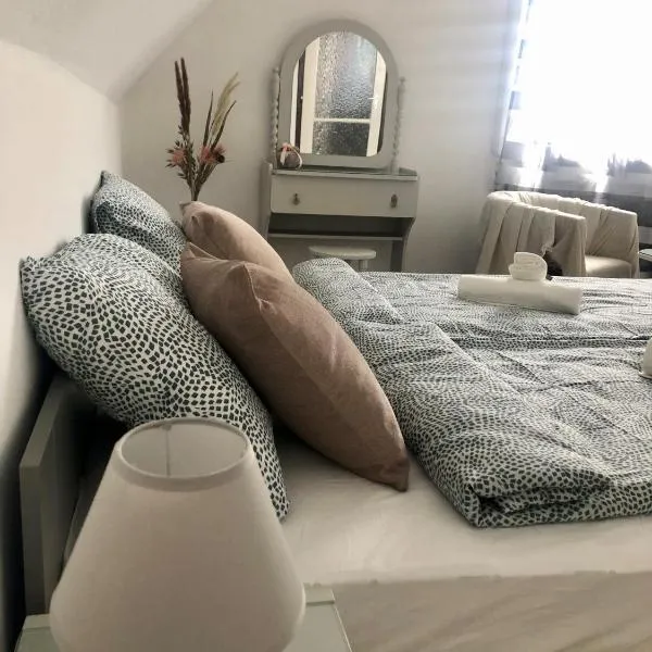 Aniiza apartman, hotel a Örvényes