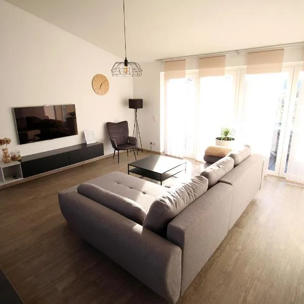 Hochwertige Maisonette Wohnung - Boardinghouse Gottmadingen, хотел в Готмадинген