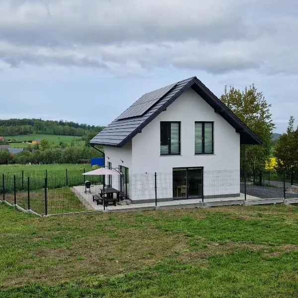 Domki pod górą szybowcową، فندق في Lubiechowa