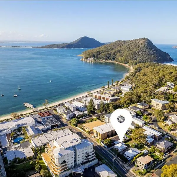 Tomaree Cottage 12 Tomaree Road - 200 mtrs to Beach - Pet Friendly, linen, WiFi & aircon, hotel in Shoal Bay